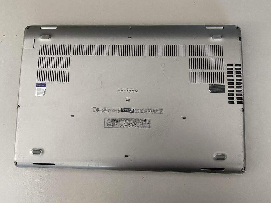 Laptop Dell Precision 3551 + stacja dokujaca.