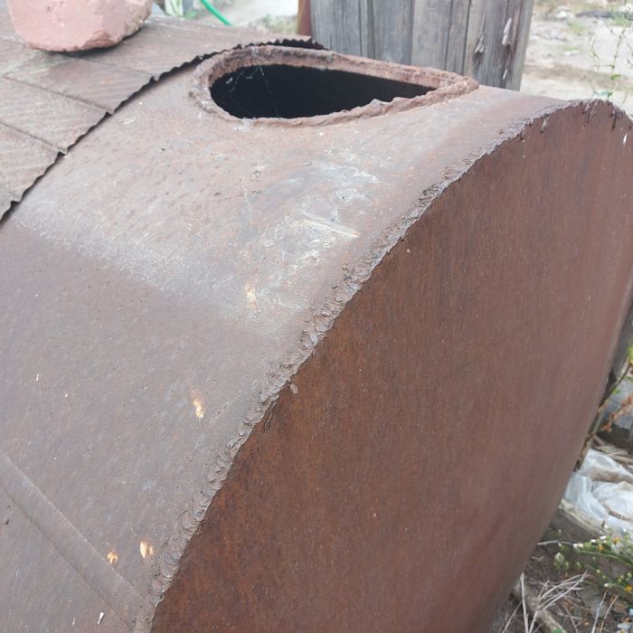 Продам металеву бочку 1,8м3