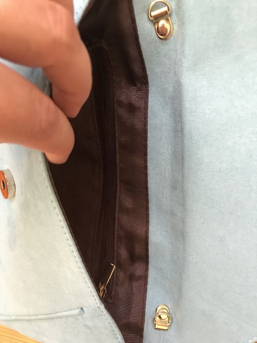 Clutch envelope em pele aveludada