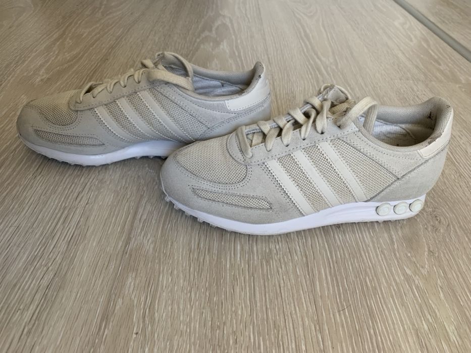 Adidas жіночі кросівки. Оригінал