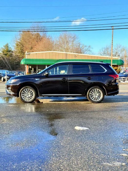 Mitsubishi Outlander      2020