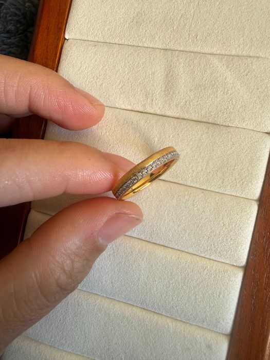 Anel Empilhável Escovado com Zircônias – Par de Anéis para Casal ring