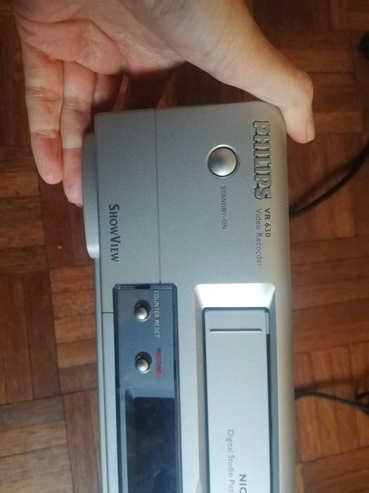 Gravador de vídeo VHS Philips VR630