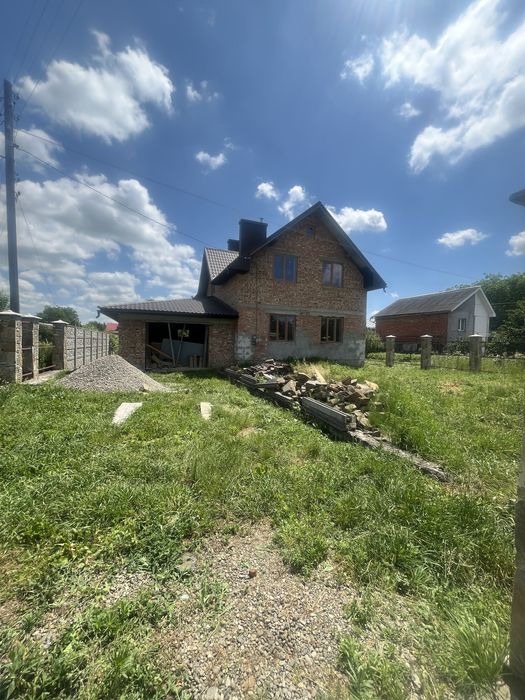 Особняк з велик.ділянкою,всі комунікац.не далеко Велмарту.