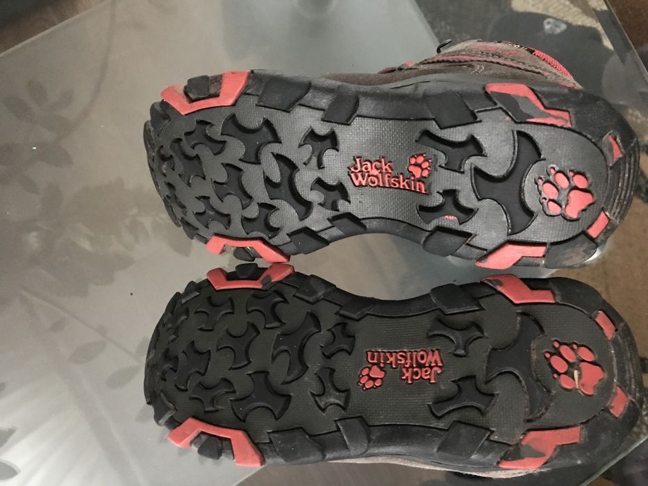 Кросівки- черевики, демисезонні ,  підросткові- розмір 35.