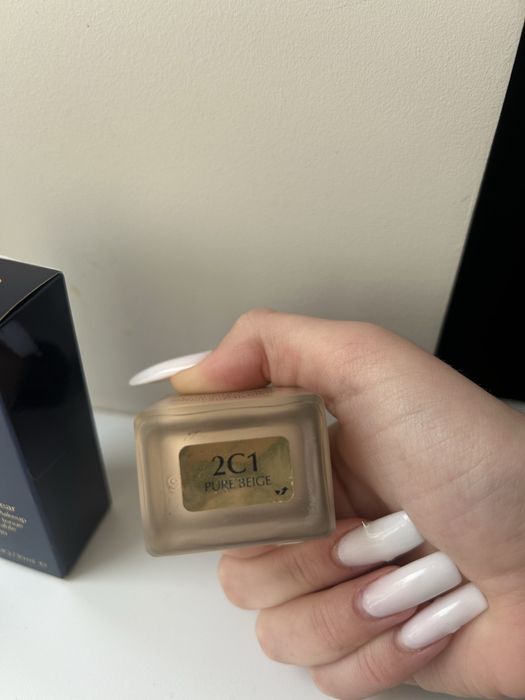 Тональна основа Estēe Lauder