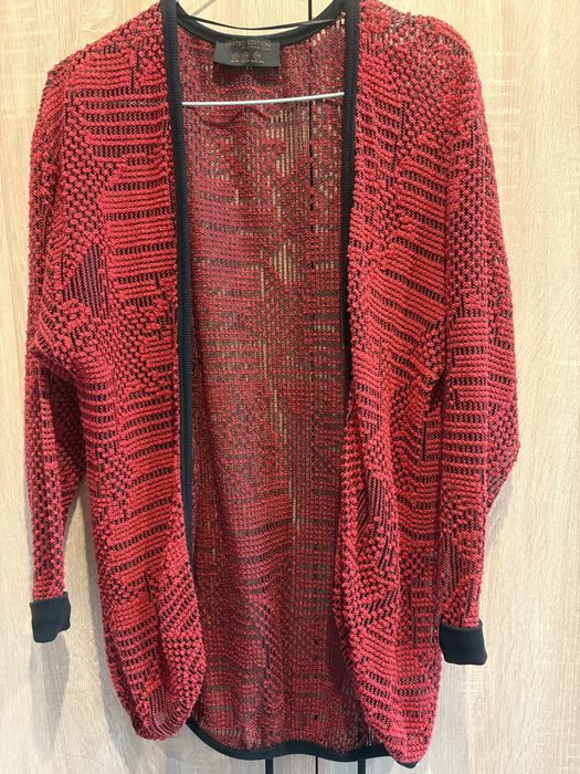 Sweter narzutka r 38 ciekawy wzór czerwony