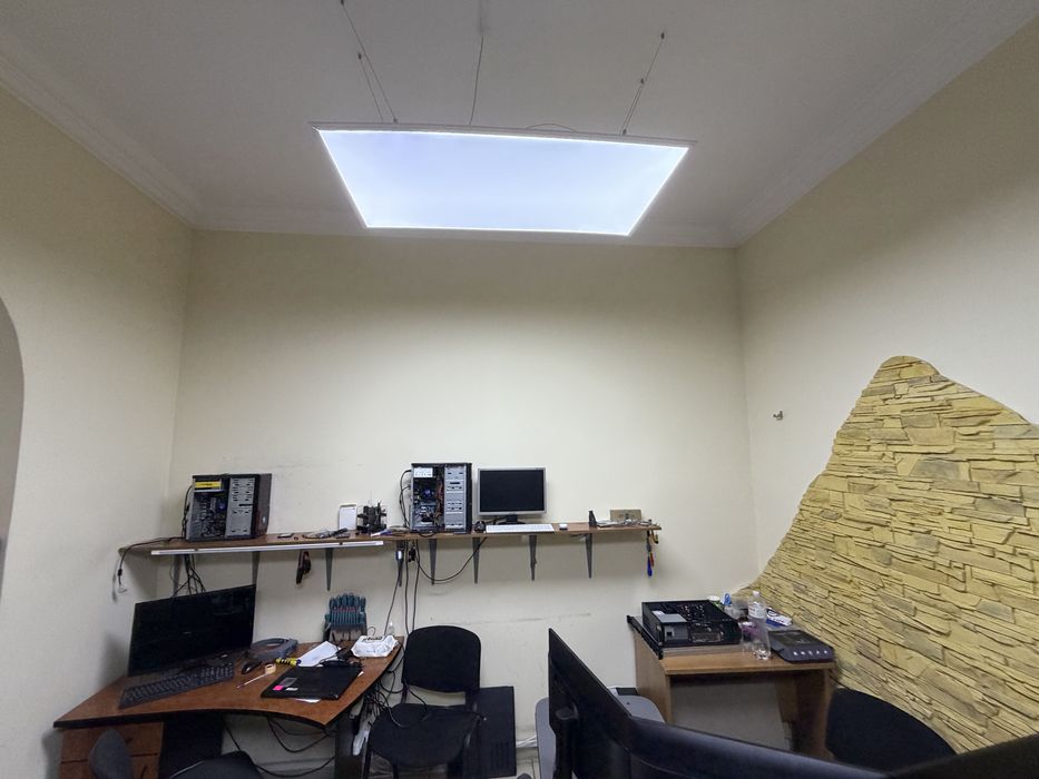 Здається офіс  в центрі міста є паркінг