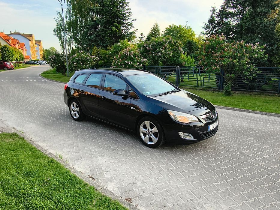 Opel Astra 1.7CDTI, klimatyzacja , parkotronic , detailing ,2x komplet kół,