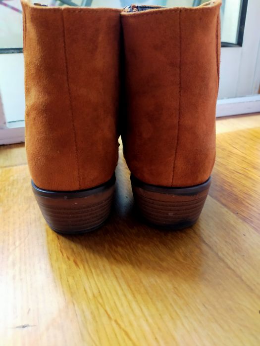 Botins de camursa  da Calçado Guimarães