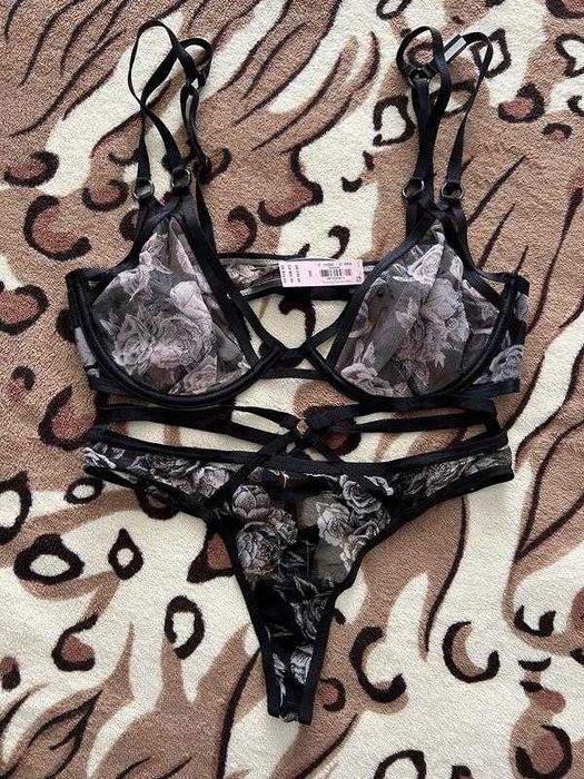 Комплект нижнего белья Victoria's Secret НОВИЙ