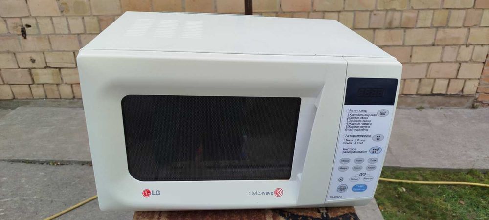 Мікрохвильовка LG MB-4042G робоча