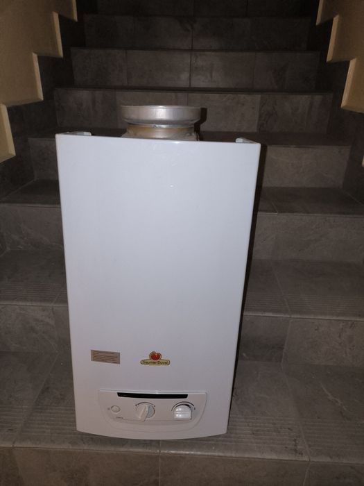 Saunier Duval gazowy piecyk do podgrzewania wody w lazience