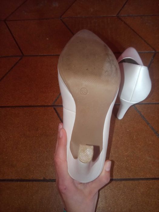 Suknia ślubna oraz buty ślubne