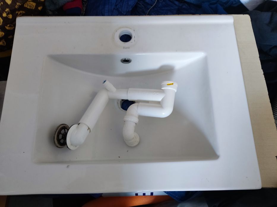 Zlew łazienkowy używany