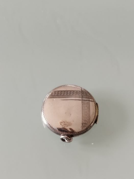 Lindo medalhão de prata art déco para fotos