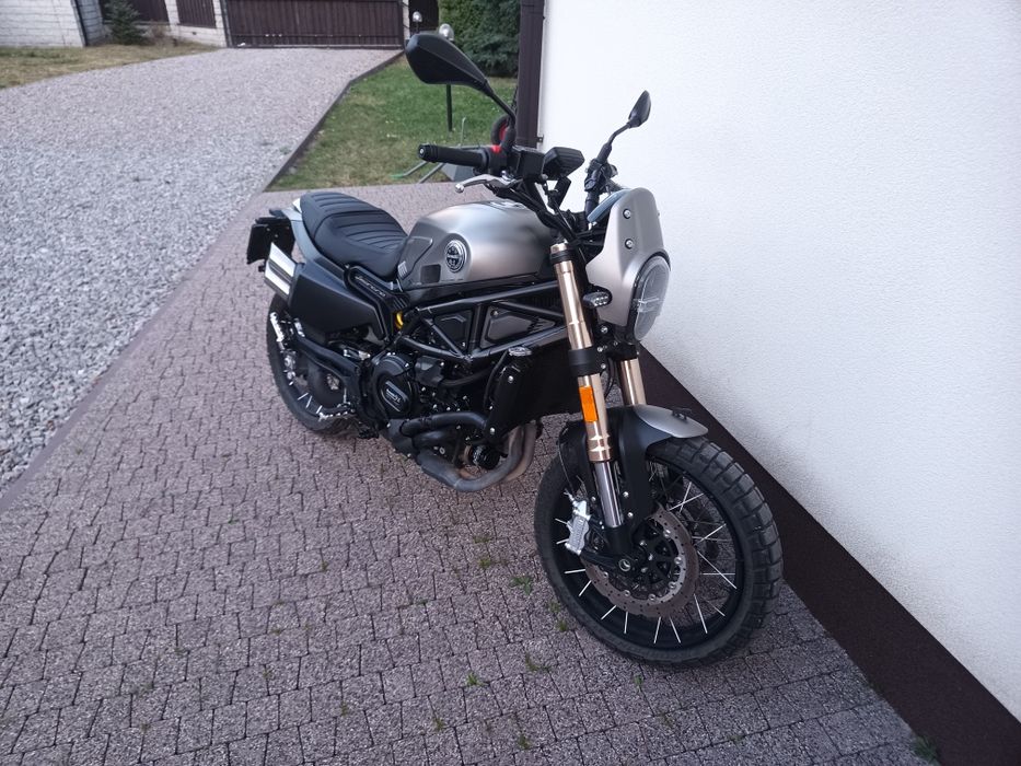 Piękny Benelli Leoncino 800 Trail