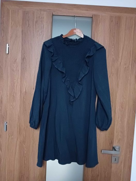 Sukienka z falbanami