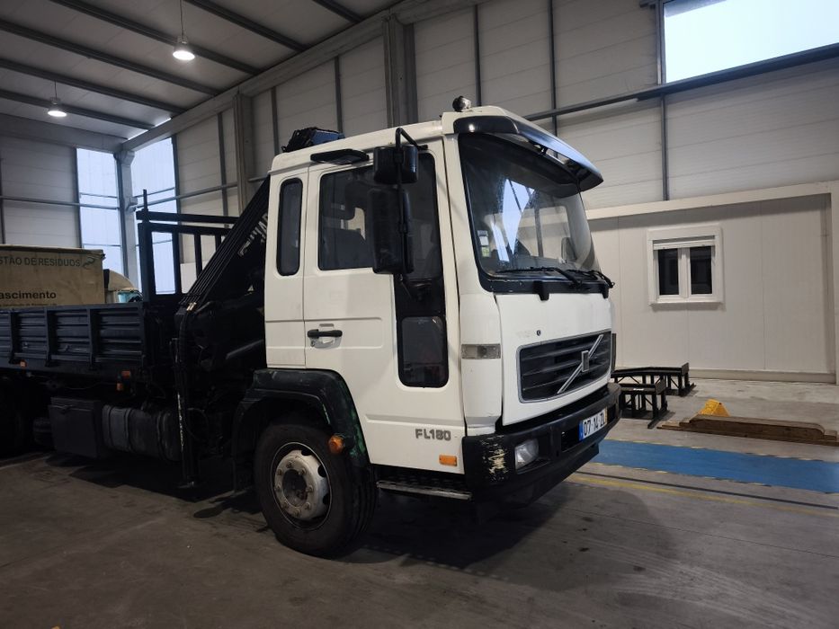 Volvo fl 180 camiao grua tribasculante