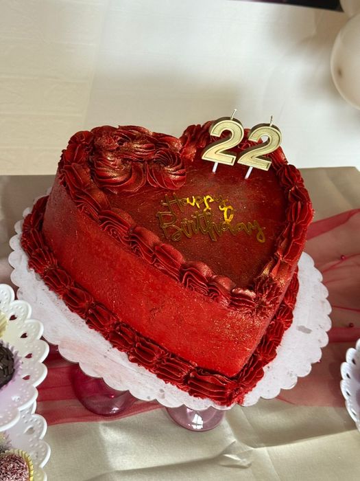 Bolo de aniversário, docinhos, salgados