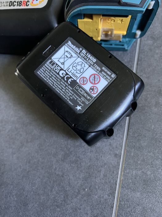 Акум. Пістолет для герметика Makita DCG 180
