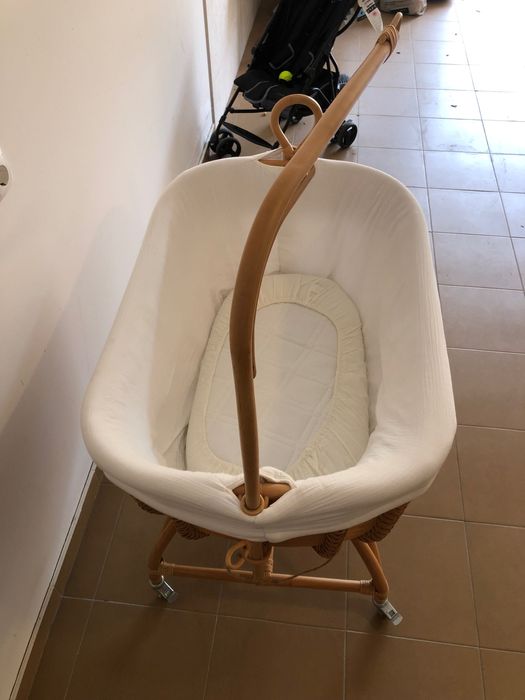 Berço + colchão e acessórios