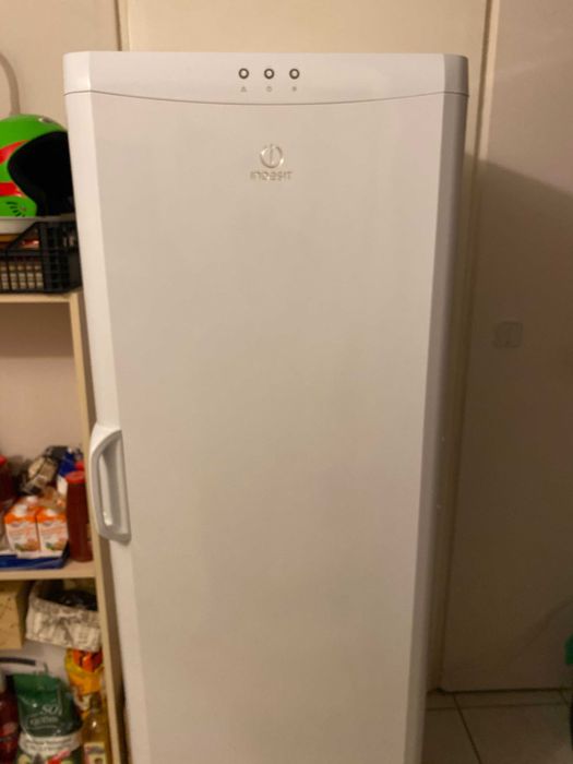 Zamrażarka INDESIT szufladowa sprawna wymiary sz. 60 gł. 64 wys.175cm