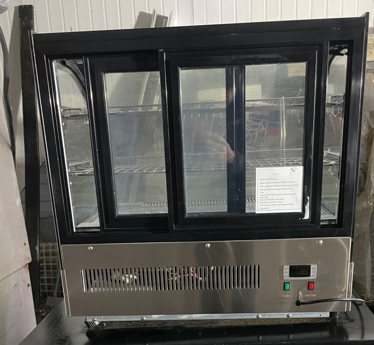 Вітрина-холодильник б/у TEFCOL LCT 750C black, кондитерська вітрина