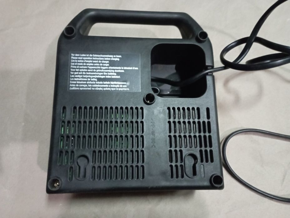 Зарядне AEG ACCU 2000