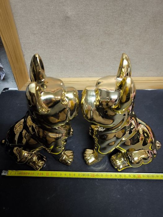 Cão bulldog  de cerâmica dourado  
Cão bulldog Eden de cerâmica dourad