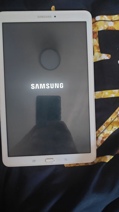 2 tablety  Thompson i Samsung