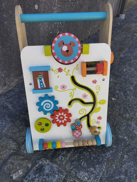 Escorrega, triciclo, espreguiçadeira, banheira, marsúpio e andarilho