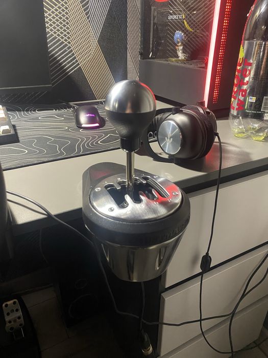 Logitech g29 / Thrustmaster TH8A