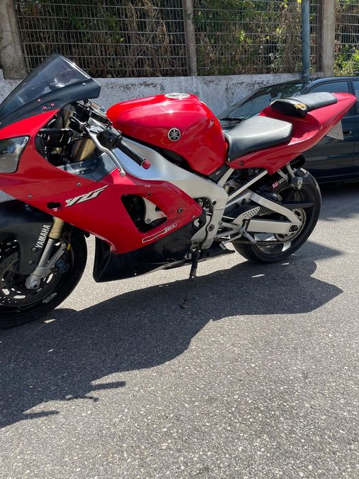 Vendo Yamaha r1 de 2001