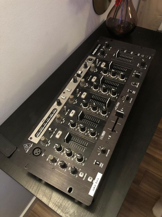 Behringer NOX1010 Pro mixer (Mesa de Mistura)
