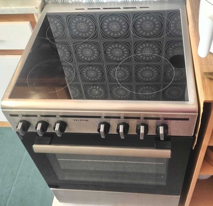 Fogão vitrocerâmico com forno elétrico Telefac