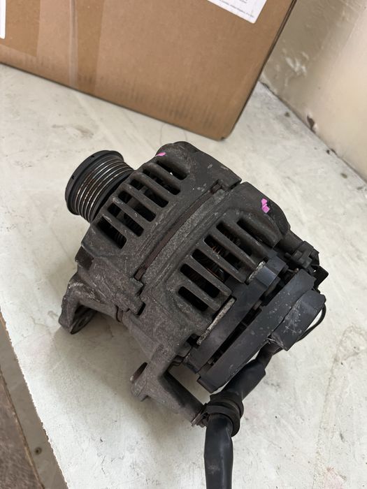 Alternator volswagen audi Golf 4 90A 14V  Bosch