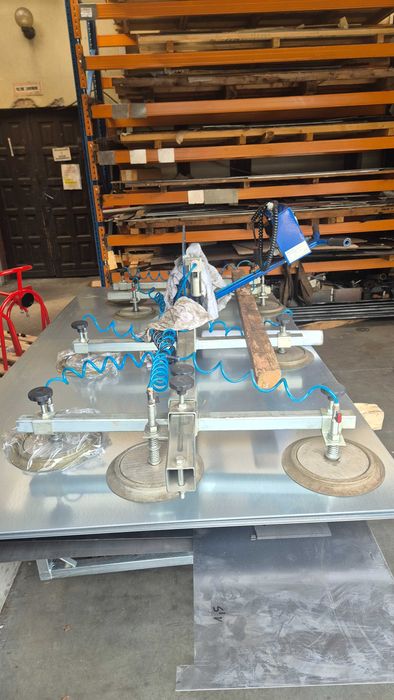 Chwytak próżniowy DS System, przyssawki do blach.