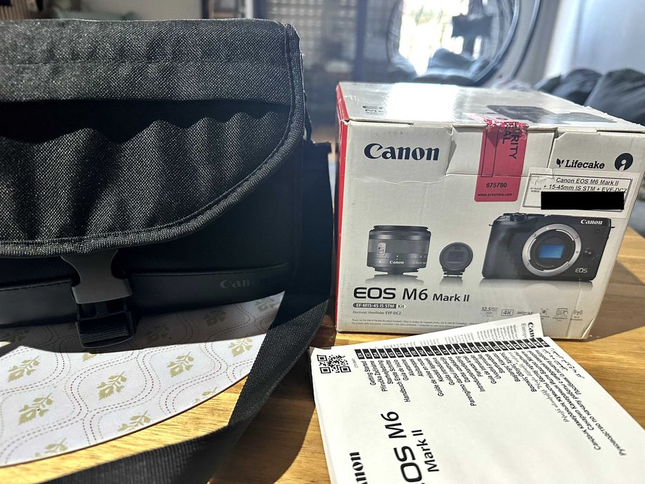 Canon EOS M6 Mark II + lentes Canon + multiplos acessorios na caixa
