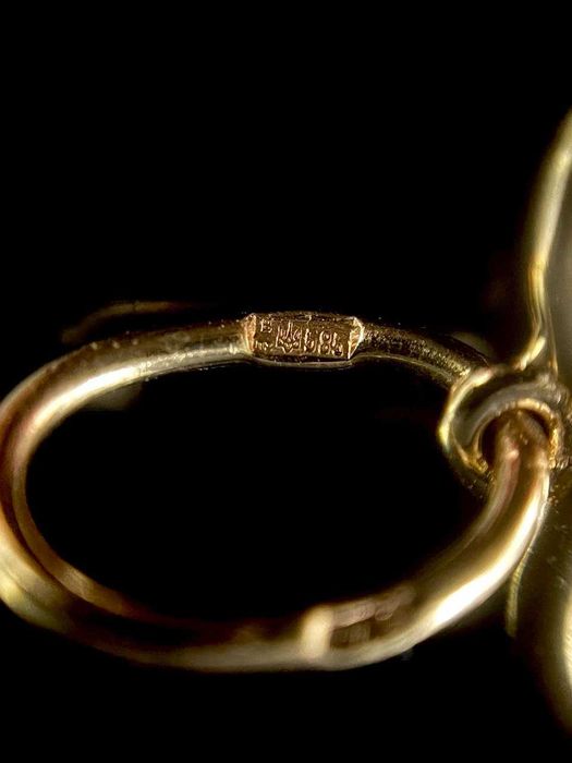 Золотий підвіс/Золотой кулон