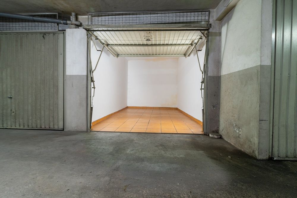 Arrendo garagem 18m2 Valadares