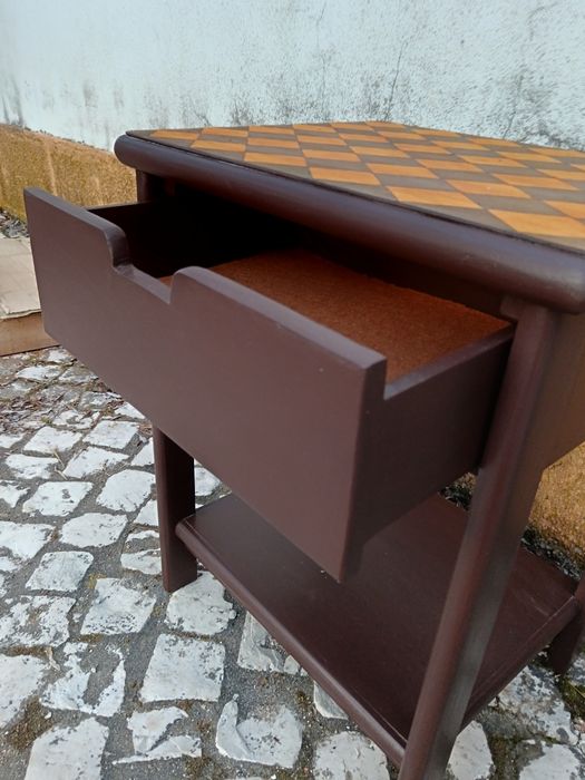 Diversas mesinhas apoio recuperadas