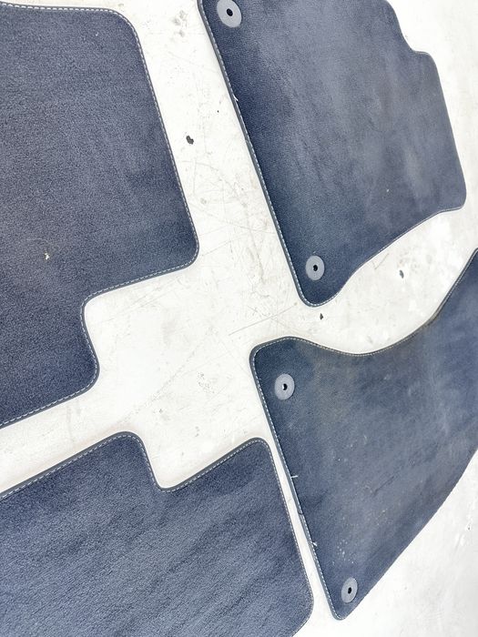 Audi A4 B8 dywaniki welurowe materialowe super stan