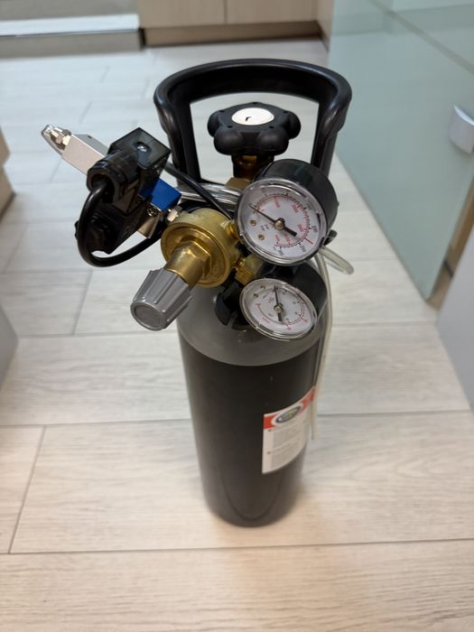 Tytuł ogłoszenia: Profesjonalny zestaw CO2 do akwarium: butla 5l + reduktor + elektrozawór.