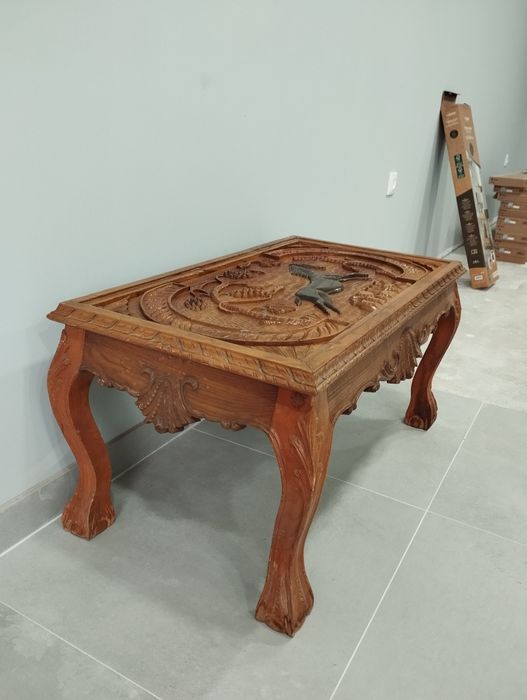 Mesa de sala para pôr no meio