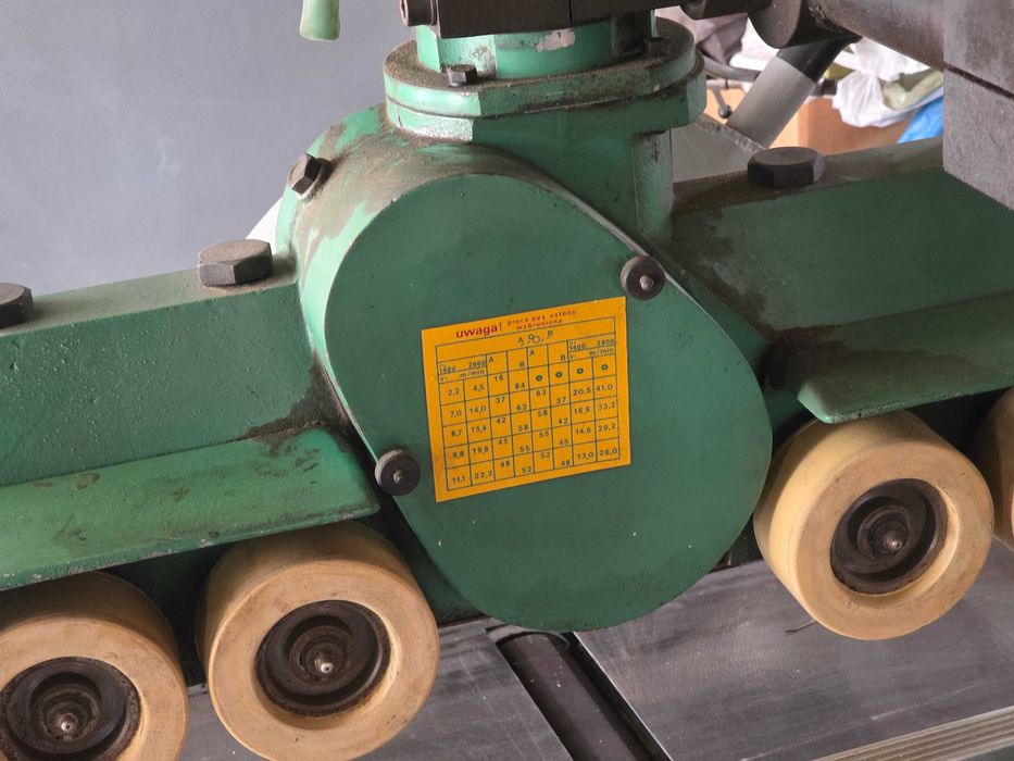 Piła z heblarką i posuwem 8 rolkowym DSIM.