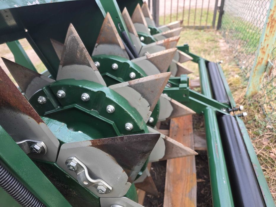 Napowietrzanie Toro SISIS Aerator John Deere Wertykulator WIEDENMANN Redexim kolce Rink Aerator pasywny Cushman Szerokość robocza 110 cm