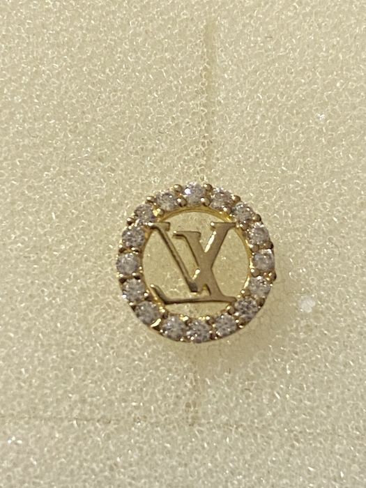 Złote kolczyki LV.  EFEKTOWNE