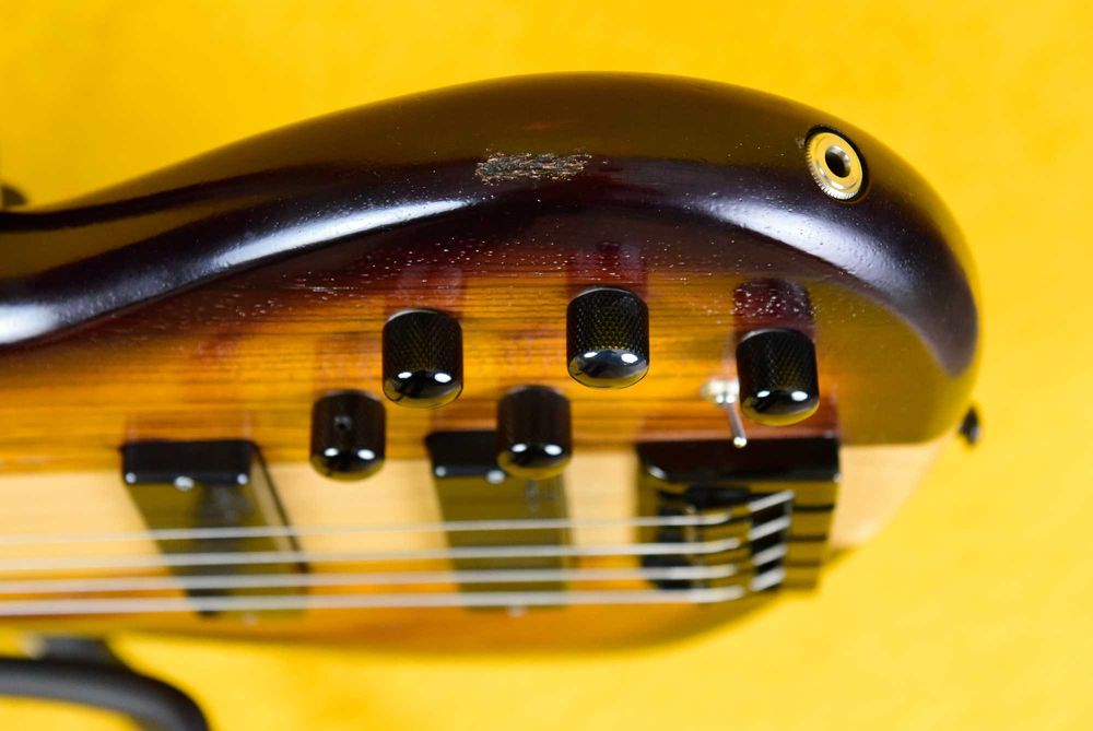 Gitara basowa Cort (fretless)