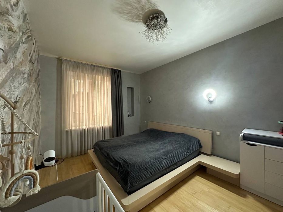 Продаж  3х кімнатної квартири студії в самому центрі біля Європи